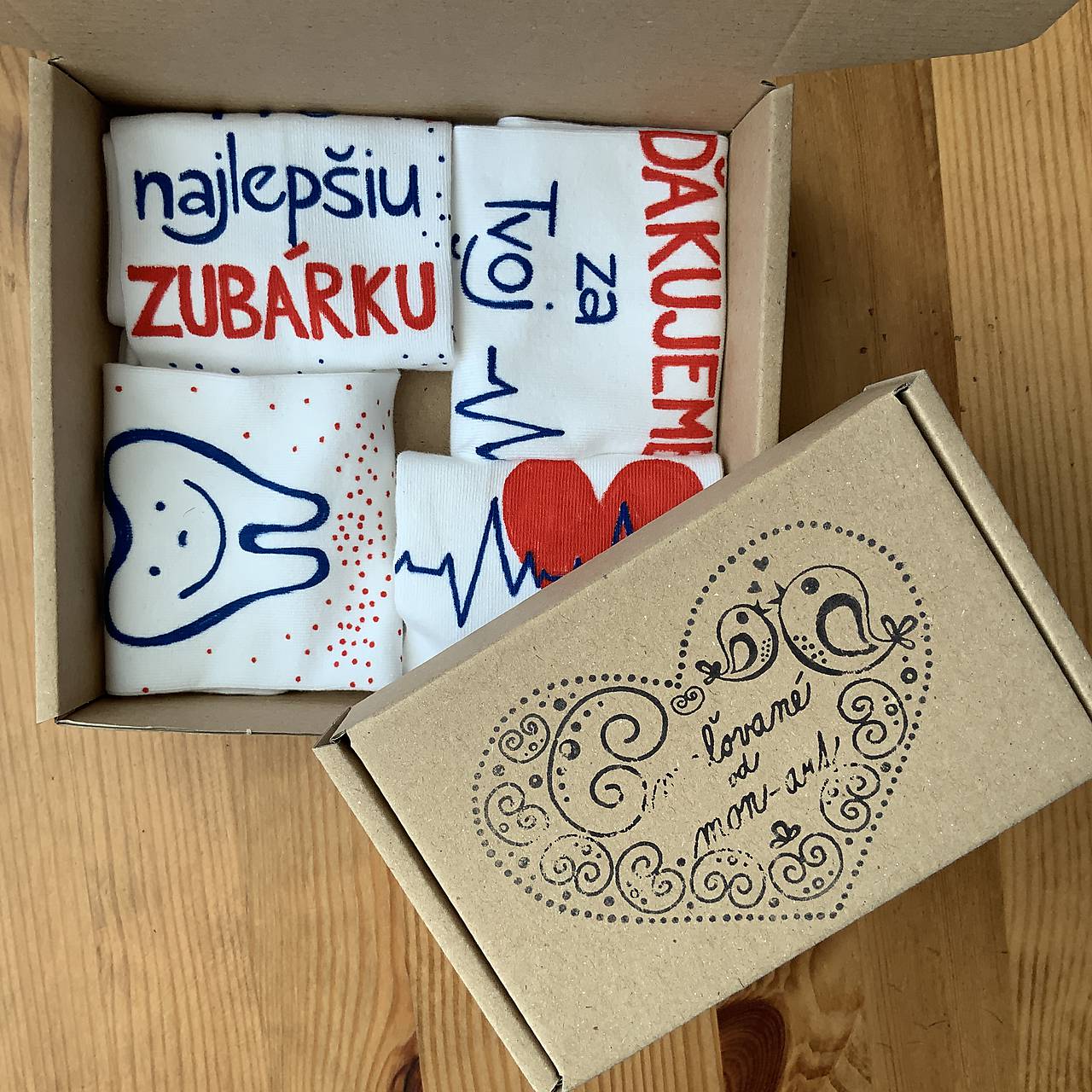 Sada maľovaných ponožiek pre najlepšiu (zubárku)