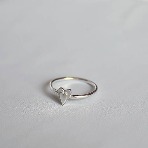 minimalistický prsteň - srdiečko (symbol plodnosti)