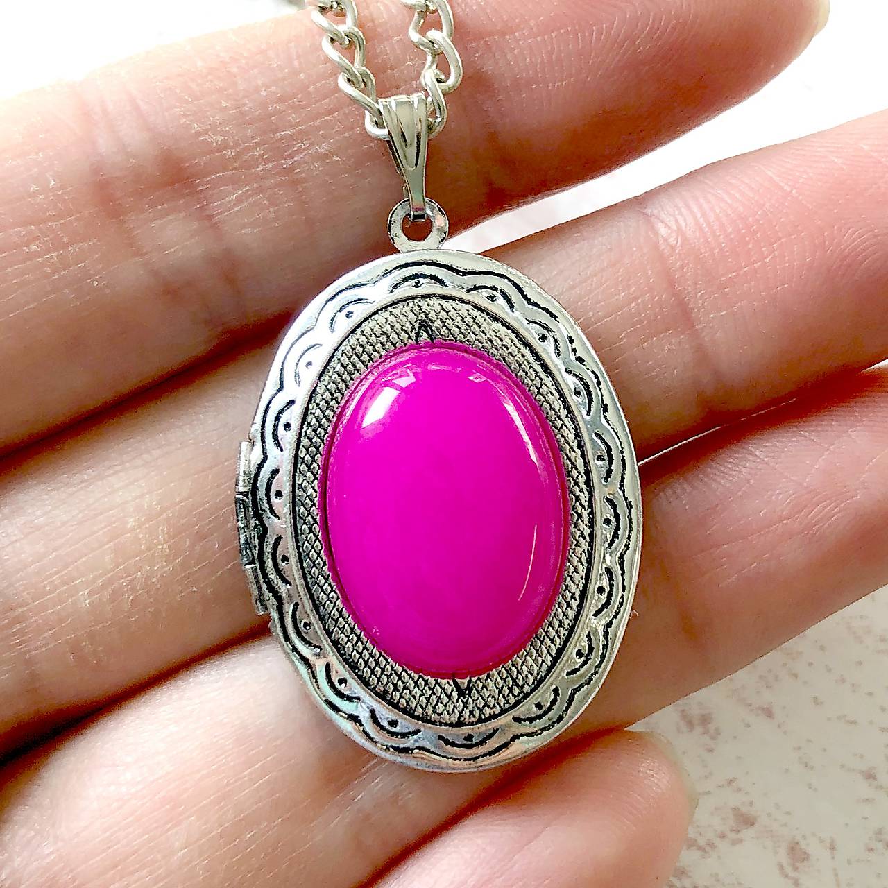 Oval Gemstone Antique Silver Locket Necklace / Otvárací medailón (Pink Jade)