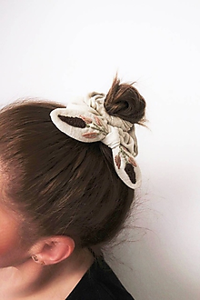 Ozdoby do vlasov - Ľanová retro gumička "scrunchie" s vyšívanou mašličkou (Béžová) - 11540852_