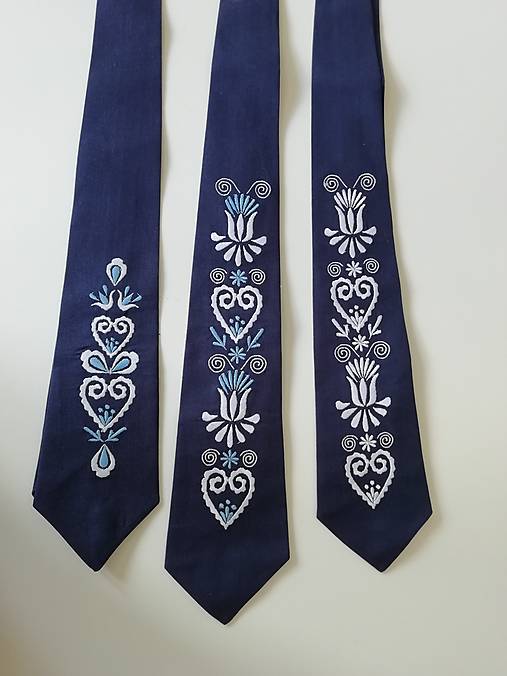  - Vyšívaná kravata  (Modrá) - 11543564_
