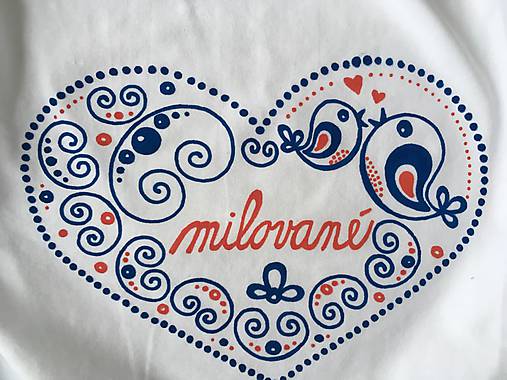 Ľudovoladené tehotenské maľované tričko s nápisom “Milované”