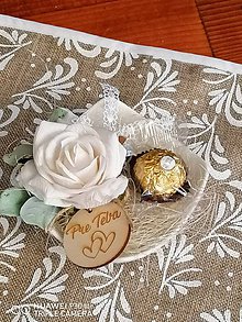 Dekorácie - Valentínska miska so smotanovou ružou, medailonoma ferero - 11550451_