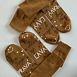 Ponožky, pančuchy, obuv - Maľované horčicové ponožky s nápisom: - 11555531_
