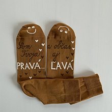 Ponožky, pančuchy, obuv - Maľované horčicové ponožky s nápisom: ("Som tvoja pravá / a občas aj ľavá :)") - 11555533_