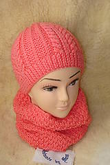 Ručne pletená ružová čiapka s nákrčníkom