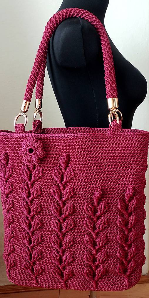 Handmade háčkovaná kabelka s 3D vzorom a aplikáciou bordová/vínová a listová kabelka/peňaženka