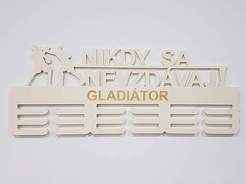 Dekorácie - Drevený držiak na medaily nikdy sa nevzdávaj! s laserovaním 55cm BOX - 11572348_