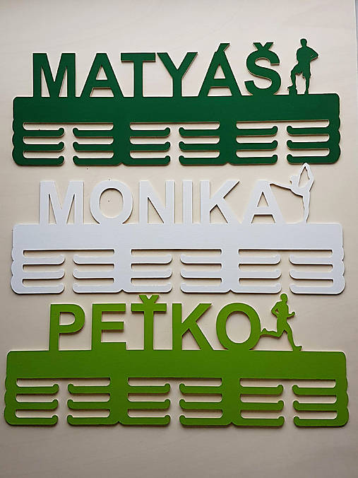 Personalizovaný drevený vešiak maľovaný s menom 55cm