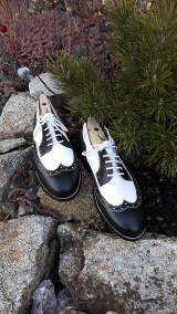 Pánske oblečenie - Pánské čierno-bielé topánky z kože - 11573389_