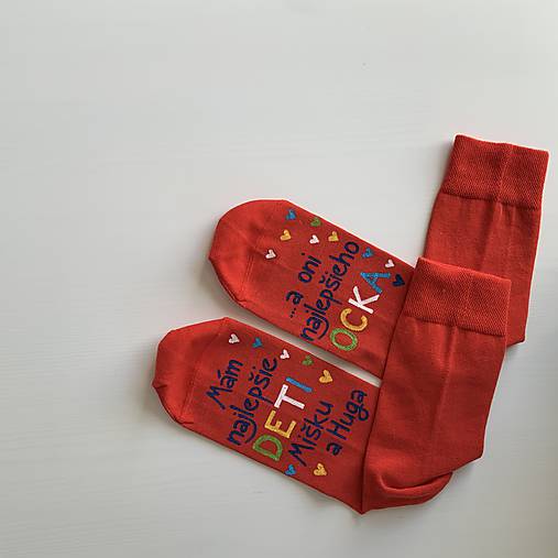 Výnimočná sada maľovaných ponožiek pre "najlepších rodičov, ktorí majú najlepšie deti" (biele + červené)