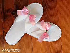 Ponožky, pančuchy, obuv - Svadobné papuče s mašličkou a strasovym kvetom - 11577995_