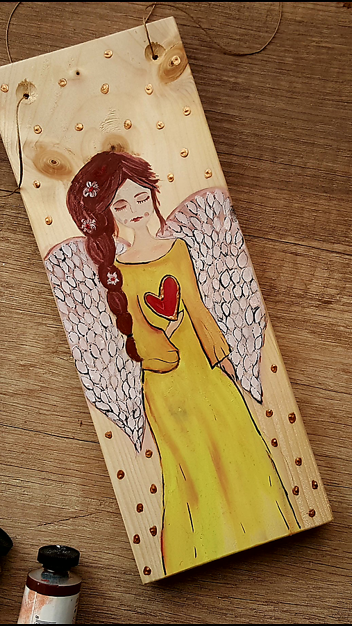 Maľovaný anjel na dreve 