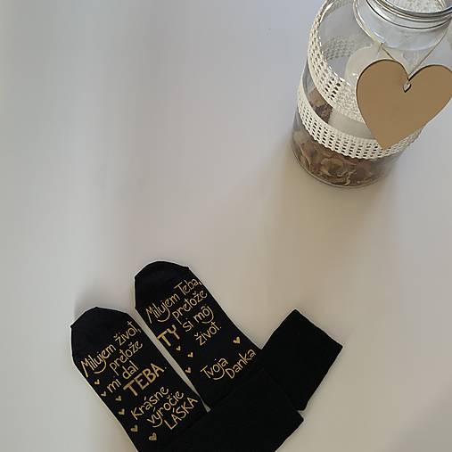 Maľované ponožky nápisom "Milujem život, pretože mi dal TEBA...Milujem Teba, pretože si môj život" (Čierne so zlatou)