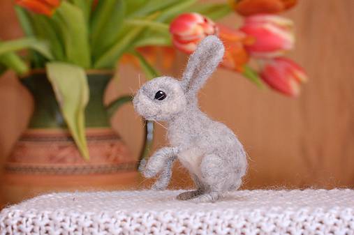  - Malý králiček z plsti, polohovateľný - 11590938_