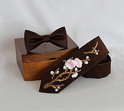 Pánske doplnky - Hnedá pánska kravata s kvetmi - 11598131_