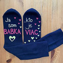 Ponožky, pančuchy, obuv - Maľované ponožky s nápisom: “Ja som babka/ kto je viac?” (tmavomodré) - 11594811_
