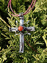 Náhrdelníky - krížik - zdobený červeným achátom - 11602687_