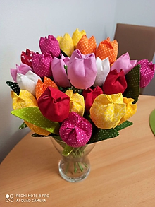 Dekorácie - Jarné tulipány, ktoré nikdy nezvädnú (vhodné ako darček pre pani učiteľky) - 11608150_