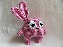 Hračky - Malý háčkovaný zajačik - netradičný - ružový :-) - 11607392_
