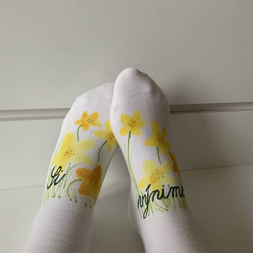 Maľované kvetinkové ponožky (s nápisom “Si výnimočná”)