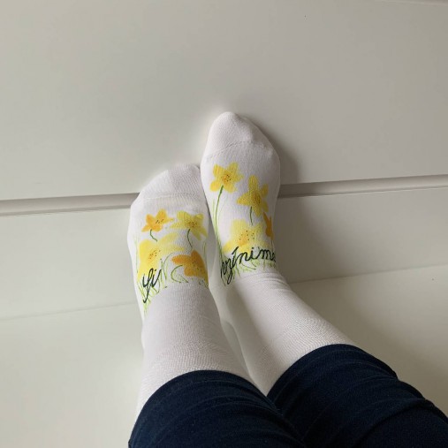 Maľované kvetinkové ponožky (s nápisom “Si výnimočná”)