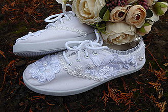 Ponožky, pančuchy, obuv - biele svadobné tenisky - 11615360_