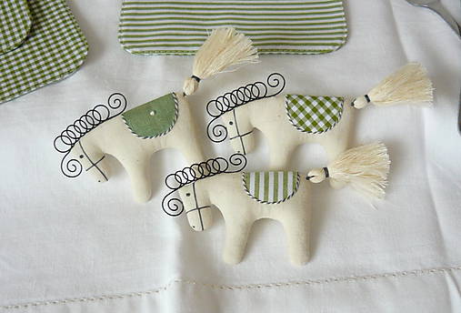 Dekorácie - Svieže jarné dekorácie - koník 2 - 11624601_