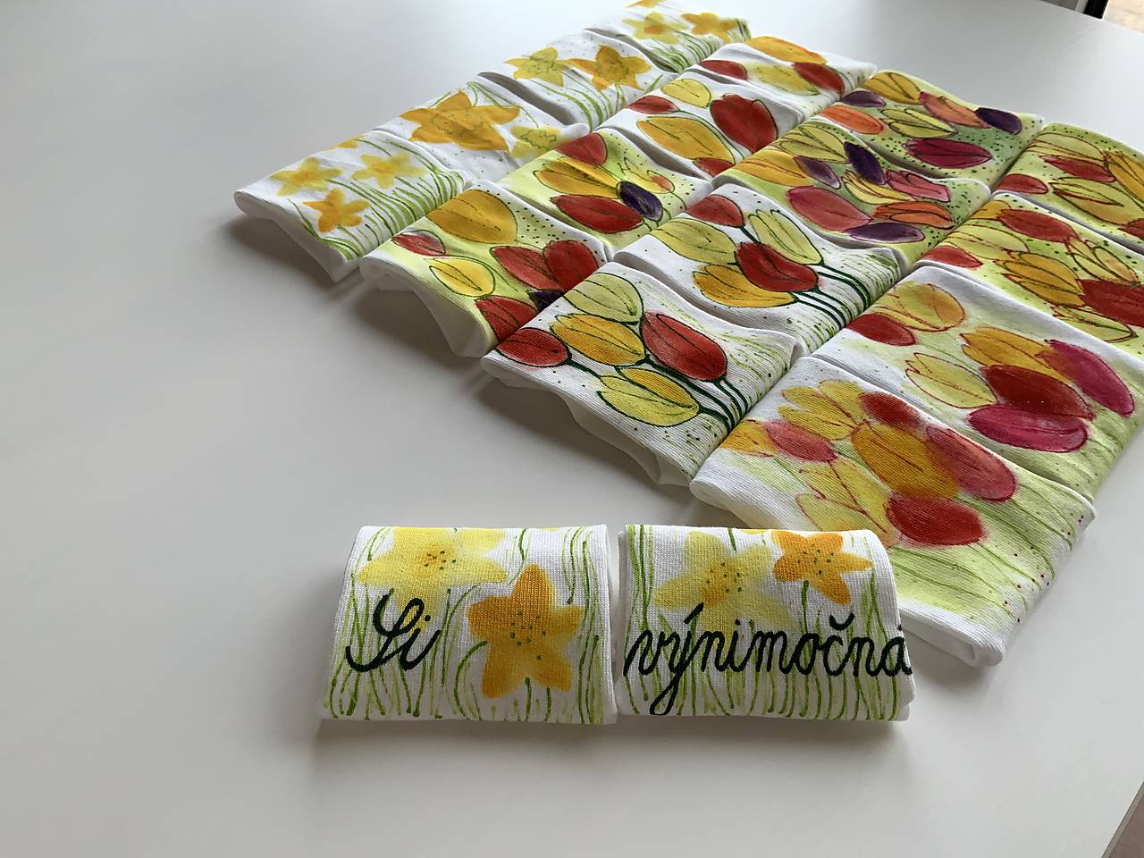 Maľované kvetinkové ponožky (s nápisom “Si výnimočná”)