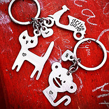 Kľúčenky - Mačička s Opičkou na skútri :) v cene sú 3 pliešky - 11628833_