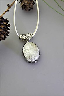 Náhrdelníky - perleť prívesok - biela oceánska perleť - 11636809_