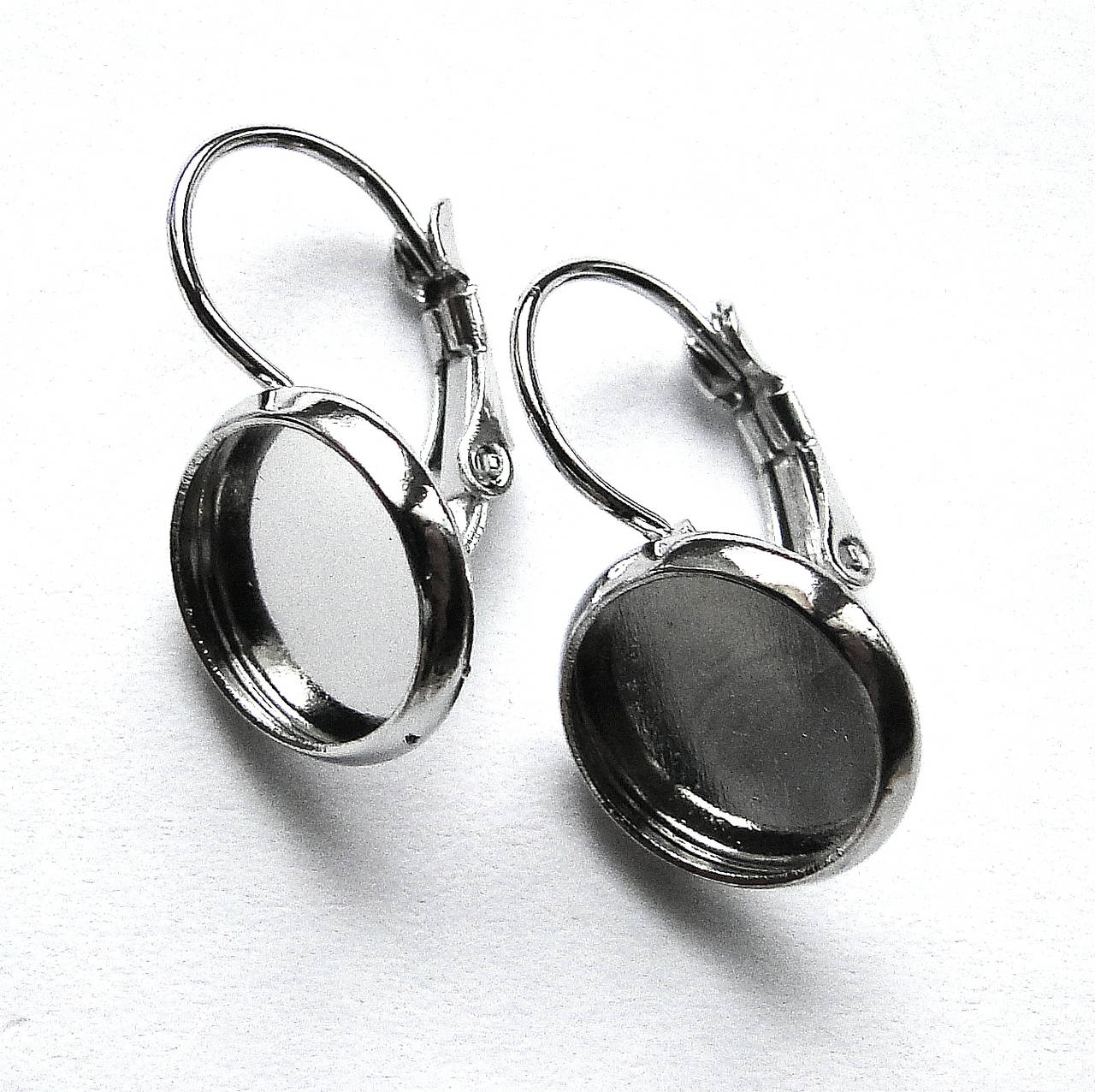 Náušnicové zapínanie s lôžkom-1pár (10mm-platina)