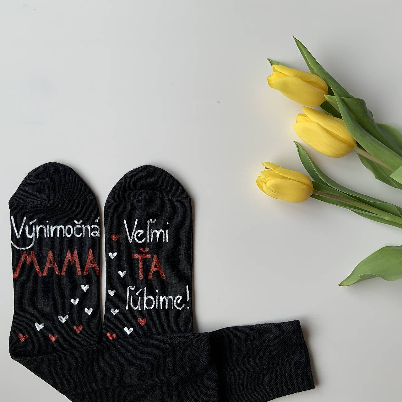Maľované ponožky pre MAMU (čierne s nápisom: "výnimočná MAMA...”)