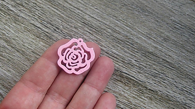 Polotovary - Drevený výrez kvet, ruža 2,5 cm - výber z viac farieb, 1 ks (ružová) - 11646735_