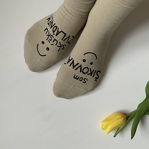 Motivačné maľované ponožky s nápisom: “Som šikovná/ý / skúšku zvládnem” (béžové)