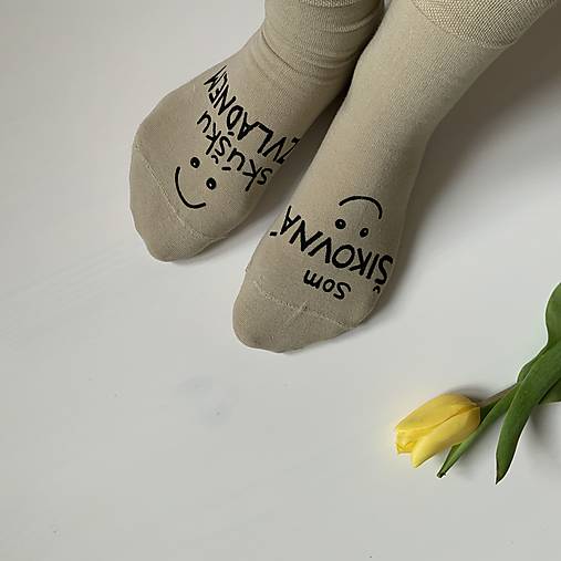 Motivačné maľované ponožky s nápisom: “Som šikovná/ý / skúšku zvládnem” (béžové)