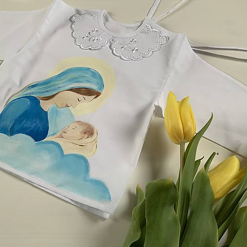 Maľovaná krstná košieľka s bábätkom v náručí Panny Márie (košieľka 4 domodra)