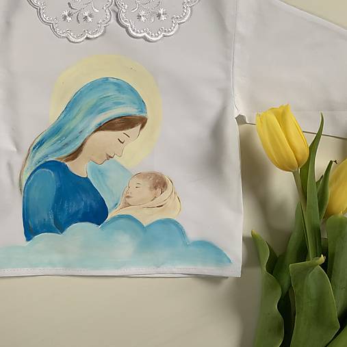 Maľovaná krstná košieľka s bábätkom v náručí Panny Márie (košieľka 4 domodra)