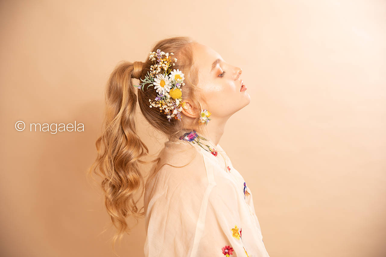 Kvetinový lúčny hrebienok "bosé tajomstvá"