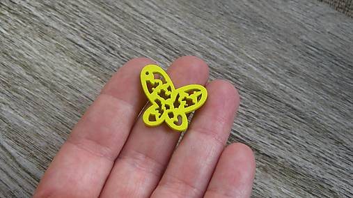 Drevený výrez motýľ 2,5 cm - výber z viac farieb, 1 ks (žltý)