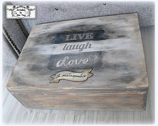 Nábytok - Masívna truhlica "Live, laugh, love" :) - 11650218_