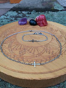 Sady šperkov - náhrdelník  a náramok s krížikom - oceľ - 11648581_