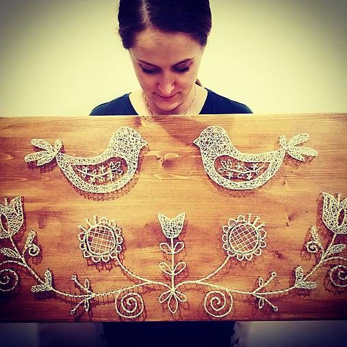 Dekorácie - Drevený string art obraz "Folklove" s folklórnym motívom - 11652278_