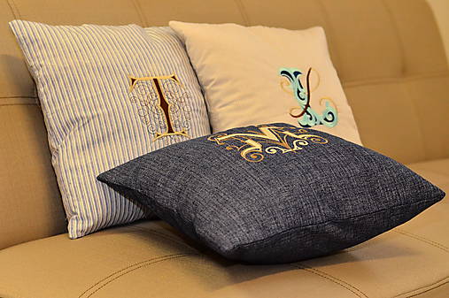 Úžitkový textil - Vankúše Monogram - 11660993_