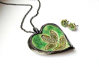 Náhrdelníky - Cínový šperk s keramikou- Srdce s rastlinkou - 11666142_