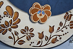 Kabelky - Drevená folk kabelka kožená Dorka a kvety exkluzív Odzuzičky (Modrá s popruhom) - 11666970_