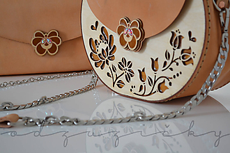 Kabelky - Drevená folk kabelka kožená Dorka a kvety exkluzív Odzuzičky (Béžová) - 11667032_