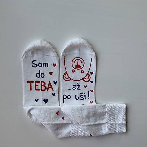 Maľované ponožky s nápisom: "Som do teba / až po uši" (Biele)
