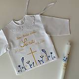 Detské oblečenie - Krstná ručne maľovaná ľudovoladená (Košieľka + svieca s krížom v hornej časti a s kvetmi v modrom) - 11670728_