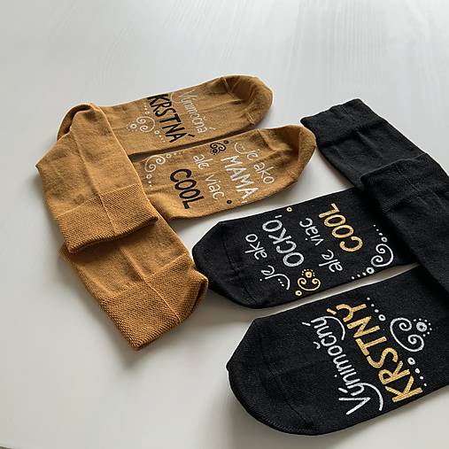 Maľované ponožky pre KRSTNÚ/KRSTNÉHO, ktorí sú výnimoční a COOL (čierne + horčicové (sada))